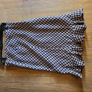 Skirt pink and  round size 8